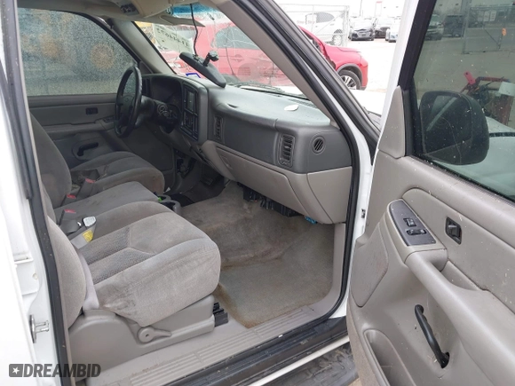 2004 Chevrolet Tahoe LT with VIN 1GNEC13Z74R313844, listed as a IAAI auction lot 41444672 with 233,620 mi miles. Bid and sale history available at carsss.com. Image 5.