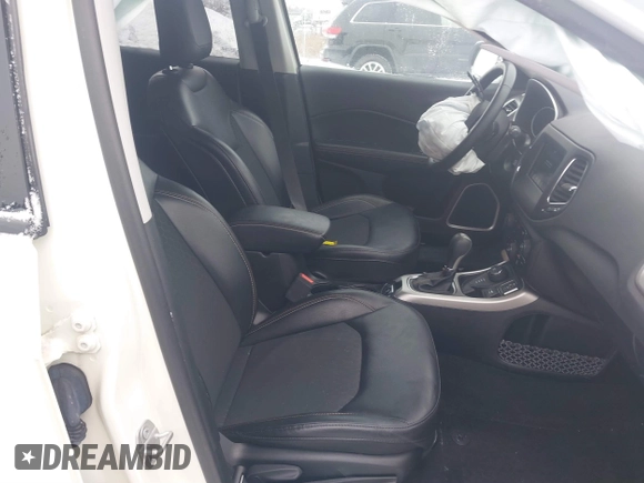 2019 Jeep Compass Latitude with VIN 3C4NJDBBXKT647665, listed as a IAAI auction lot 41327220 with 41,957 mi miles and . Bid and sale history available at carsss.com. Image 5.