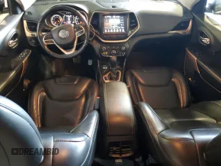 2017 Jeep Cherokee Latitude z VIN 1C4PJMCB5HW660222, wystawiony jako Copart lot #63099205 z przebiegiem 129 387 mil mil oraz Szkoda całkowita • Salvage title. Historia ofert i sprzedaży dostępna na DreamBid. Obrazek 8.