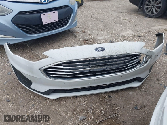 2019 Ford Fusion SE with VIN 3FA6P0LU4KR204801, listed as a IAAI auction lot 41977106 with 101,675 mi miles. Bid and sale history available at carsss.com. Image 12.