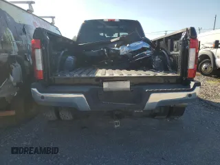 2018 Ford F-450 z VIN 1FT9W4DT1JED24368, wystawiony jako Copart lot #73235634 z przebiegiem 65 774 mil mil oraz Szkoda całkowita • Salvage title. Historia ofert i sprzedaży dostępna na DreamBid. Obrazek 6.