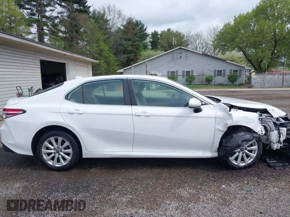 2019 Toyota Camry LE z VIN 4T1B11HK8KU819721, wystawiony jako IAAI lot #42127411 z przebiegiem 101 333 mil mil oraz . Historia ofert i sprzedaży dostępna na DreamBid. Obrazek 14.