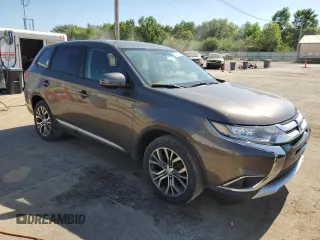 2018 Mitsubishi Outlander ES with VIN JA4AZ3A38JZ013798, listed as a Copart auction lot 62753915 with 111,069 mi miles and Salvage title. Bid and sale history available at DreamBid. Image 4.