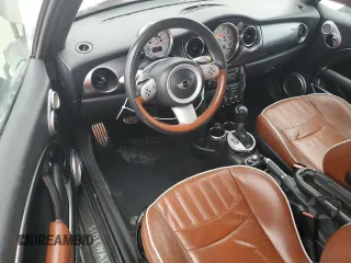2007 MINI Convertible S z VIN WMWRH33557TL95520, wystawiony jako Copart lot #47685045 z przebiegiem 95 619 mil mil oraz Czysty tytuł • Clean title. Historia ofert i sprzedaży dostępna na DreamBid. Obrazek 8.