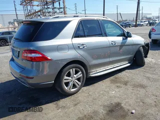 2013 Mercedes-Benz M ML 350 with VIN 4JGDA5HB9DA235137, listed as a IAAI auction lot 42018748 with 140,837 mi miles. Bid and sale history available at carsss.com. Image 4.