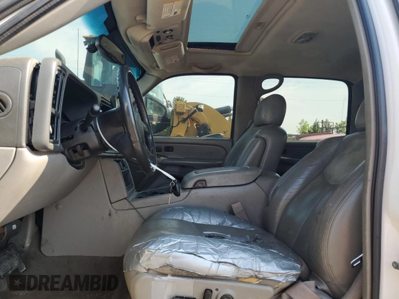 2005 Chevrolet Avalanche LS z VIN 3GNEK12Z15G275369, wystawiony jako Copart lot #59107835 z przebiegiem 252 387 mil mil oraz Szkoda całkowita • Salvage title. Historia ofert i sprzedaży dostępna na DreamBid. Obrazek 7.