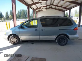 1999 Toyota Sienna LE with VIN 4T3ZF13C4XU166786, listed as a IAAI auction lot 42057995 with 316,259 mi miles. Bid and sale history available at carsss.com. Image 14.