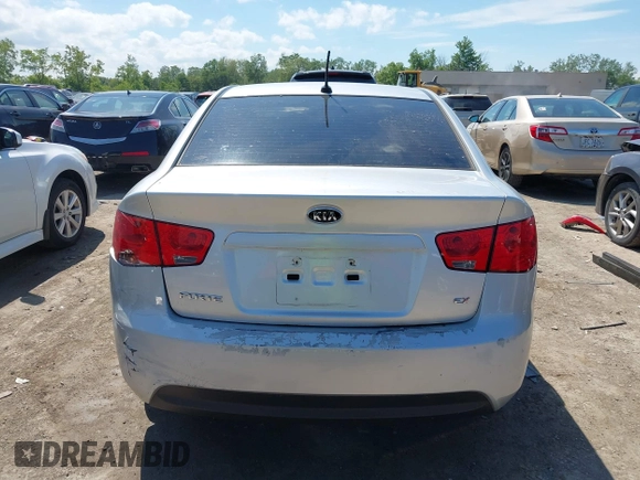 2010 Kia Forte EX z VIN KNAFU4A2XA5838916, wystawiony jako IAAI lot #42380123 z przebiegiem 153 033 mil mil oraz . Historia ofert i sprzedaży dostępna na DreamBid. Obrazek 16.
