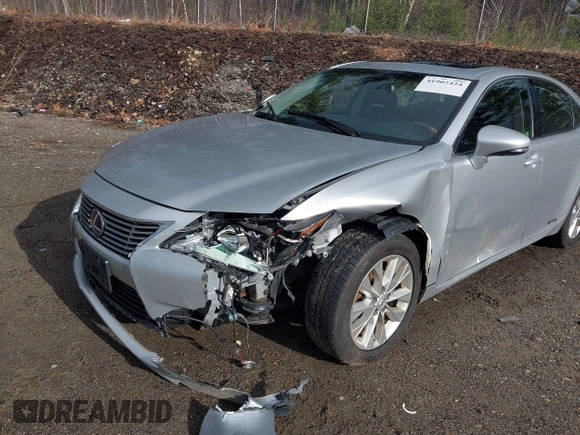 2013 Lexus ES 300h Hybrid with VIN JTHBW1GG1D2002302, listed as a IAAI auction lot 41902424 with 104,020 mi miles. Bid and sale history available at carsss.com. Image 6.