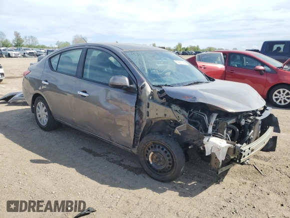 2013 Nissan Versa S Plus z VIN 3N1CN7AP5DL884595, wystawiony jako Copart lot #55261085 z przebiegiem 148 058 mil mil oraz Szkoda całkowita • Salvage title. Historia ofert i sprzedaży dostępna na DreamBid. Obrazek 4.