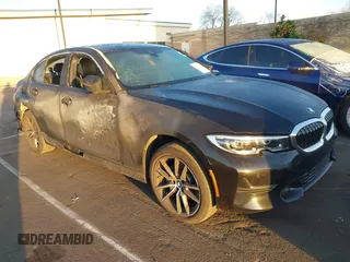 2019 BMW 3 Series 330i z VIN WBA5R1C52KAJ98373, wystawiony jako IAAI lot #41555608 z przebiegiem 61 676 mil mil oraz . Historia ofert i sprzedaży dostępna na DreamBid. Obrazek 1.