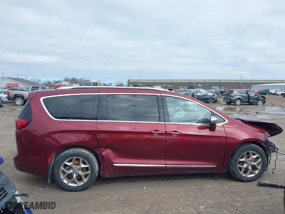 2017 Chrysler Pacifica Limited with VIN 2C4RC1GG1HR509569, listed as a IAAI auction lot 41807694 with 204,340 mi miles. Bid and sale history available at carsss.com. Image 13.