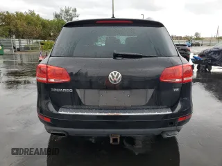 2014 Volkswagen Touareg Lux z VIN WVGEF9BP8ED011360, wystawiony jako Copart lot #51774435 z przebiegiem 101 215 mil mil oraz Szkody całkowita. Historia ofert i sprzedaży dostępna na DreamBid. Obrazek 6.