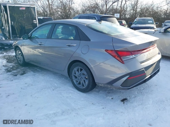 2024 Hyundai Elantra Essential with VIN KMHLM4DG8RU661485, listed as a IAAI auction lot 41355932 with 21,362 mi miles. Bid and sale history available at carsss.com. Image 3.