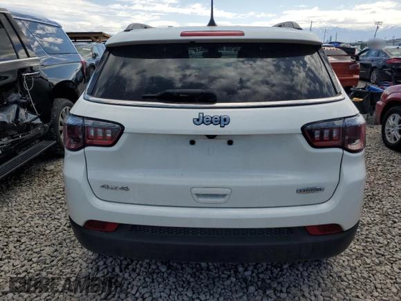 2021 Jeep Compass Latitude z VIN 3C4NJDBB5MT560792, wystawiony jako Copart lot #56300155 z przebiegiem 89 783 mil mil oraz Szkoda całkowita • Salvage title. Historia ofert i sprzedaży dostępna na DreamBid. Obrazek 6.