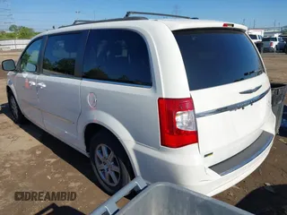 2013 Chrysler Town & Country Touring z VIN 2C4RC1BG4DR583845, wystawiony jako IAAI lot #42222236 z przebiegiem 178 875 mil mil oraz . Historia ofert i sprzedaży dostępna na DreamBid. Obrazek 3.