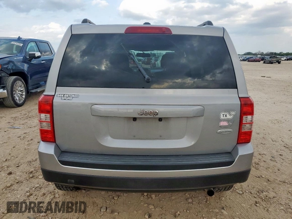 2015 Jeep Patriot Latitude with VIN 1C4NJPFBXFD368160, listed as a Copart auction lot 59235425 with 105,529 mi miles and Salvage title. Bid and sale history available at DreamBid. Image 6.