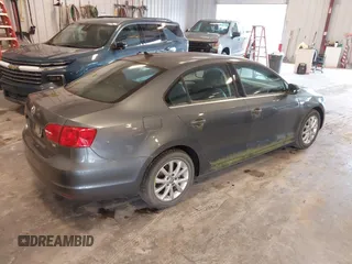 2014 Volkswagen Jetta SE z VIN 3VWD07AJ2EM400385, wystawiony jako IAAI lot #42668600 z przebiegiem 172 180 mil mil oraz . Historia ofert i sprzedaży dostępna na DreamBid. Obrazek 4.