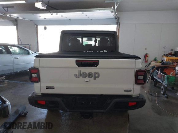 2020 Jeep Gladiator Overland with VIN 1C6HJTFG7LL139896, listed as a IAAI auction lot 41347570 with 98,484 mi miles and . Bid and sale history available at DreamBid. Image 17.