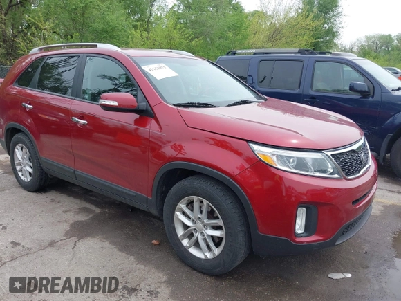 2014 Kia Sorento LX with VIN 5XYKT4A75EG480122, listed as a IAAI auction lot 42113975 with 171,754 mi miles and . Bid and sale history available at carsss.com. Image 1.