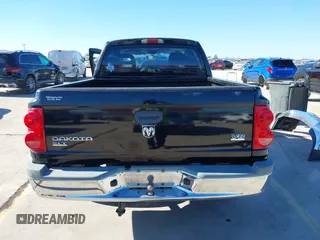 2005 Dodge Dakota SLT z VIN 1D7HE48N15S271078, wystawiony jako IAAI lot #41666707 z przebiegiem 164 180 mil mil oraz . Historia ofert i sprzedaży dostępna na DreamBid. Obrazek 17.
