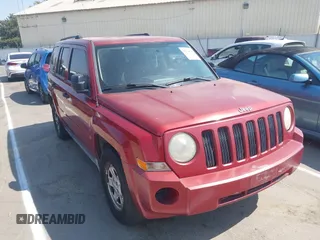 2008 Jeep Patriot Sport with VIN 1J8FT28088D703943, listed as a IAAI auction lot 42738705 with 195,234 mi miles and . Bid and sale history available at DreamBid. Image 1.