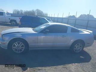 2006 Ford Mustang GT Deluxe with VIN 1ZVFT82H965232561, listed as a IAAI auction lot 41790551 with 222,967 mi miles and . Bid and sale history available at carsss.com. Image 14.