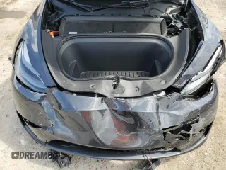 2024 Tesla Model Y Long Range z VIN 7SAYGDEE4RA251337, wystawiony jako Copart lot #59844555 z przebiegiem 16 011 mil mil oraz Szkoda całkowita • Salvage title. Historia ofert i sprzedaży dostępna na DreamBid. Obrazek 12.