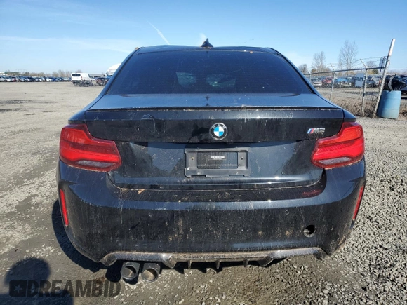 2018 BMW M2 z VIN WBS1J5C53J7B70153, wystawiony jako Copart lot #47081155 z przebiegiem Nie podano mil oraz Szkoda całkowita • Salvage title. Historia ofert i sprzedaży dostępna na DreamBid. Obrazek 6.