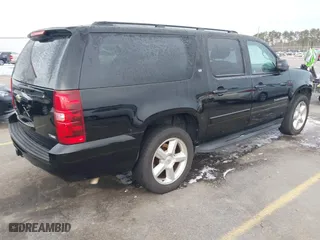 2008 Chevrolet Suburban LTZ with VIN 1GNFC16048J195872, listed as a IAAI auction lot 41389825 with 207,421 mi miles. Bid and sale history available at carsss.com. Image 4.