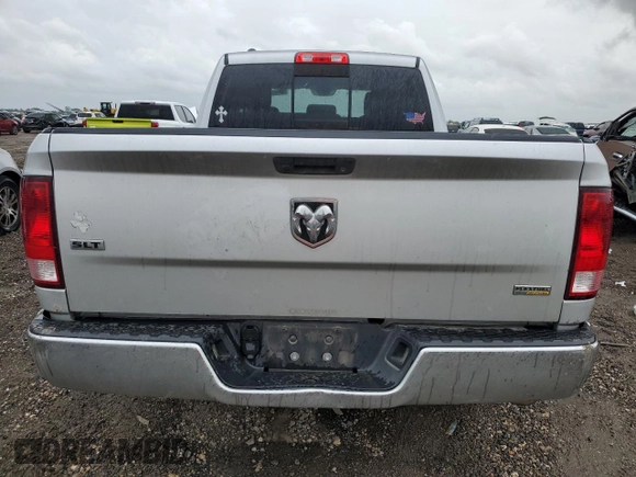 2018 Ram 1500 SLT z VIN 1C6RR6GG9JS317288, wystawiony jako Copart lot #50593095 z przebiegiem 128 698 mil mil oraz Szkoda całkowita • Salvage title. Historia ofert i sprzedaży dostępna na DreamBid. Obrazek 6.