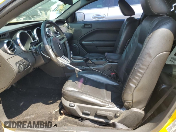 2005 Ford Mustang Deluxe с VIN 1ZVFT80N155198395, выставлен на аукционе Copart как лот 60481775 с пробегом 121 062 миль миль и Списание • Salvage title. История ставок и продаж доступна на DreamBid. Изображение 7.