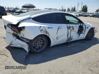 2021 Tesla Model 3 Long Range z VIN 5YJ3E1EB2MF007067, wystawiony jako Copart lot #52584715 z przebiegiem 31 311 mil mil oraz Szkoda całkowita • Salvage title. Historia ofert i sprzedaży dostępna na DreamBid. Obrazek 3.