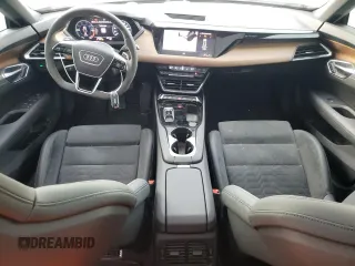 2022 Audi e-tron GT Premium Plus z VIN WAUFJBFWXN7008620, wystawiony jako Copart lot #79578044 z przebiegiem 25 026 mil mil oraz Szkody całkowita. Historia ofert i sprzedaży dostępna na DreamBid. Obrazek 8.