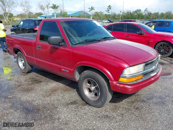 2000 Chevrolet S-10 LS with VIN 1GCCS1444YK167617, listed as a IAAI auction lot 41612272 with 115,900 mi miles. Bid and sale history available at carsss.com. Image 1.