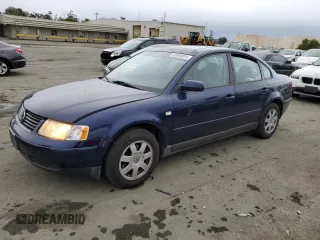 2001 Volkswagen Passat z VIN WVWAC63BX1P015545, wystawiony jako Copart lot #82040074 z przebiegiem 125 640 mil mil oraz Czysty tytuł • Clean title. Historia ofert i sprzedaży dostępna na DreamBid. Obrazek 1.