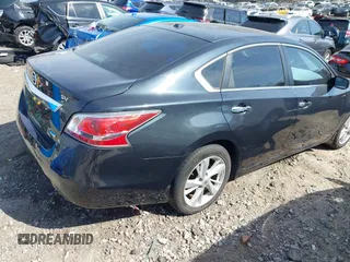 2014 Nissan Altima 2.5 S with VIN 1N4AL3AP3EC283062, listed as a IAAI auction lot 41666952 with 163,557 mi miles. Bid and sale history available at carsss.com. Image 4.
