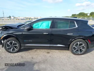2024 Chevrolet Equinox EV LT z VIN 3GN7DLRP8RS283507, wystawiony jako IAAI lot #41193858 z przebiegiem 3 489 mil mil oraz . Historia ofert i sprzedaży dostępna na DreamBid. Obrazek 15.