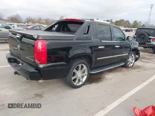 2008 Cadillac Escalade EXT z VIN 3GYFK62898G267066, wystawiony jako IAAI lot #41838226 z przebiegiem 115 559 mil mil oraz . Historia ofert i sprzedaży dostępna na DreamBid. Obrazek 4.