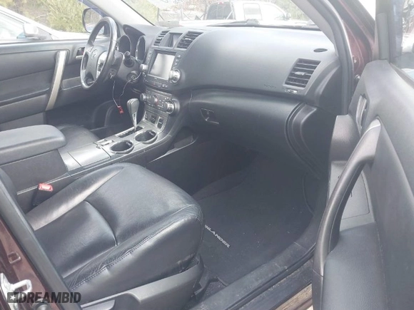 2011 Toyota Highlander with VIN 5TDBK3EH8BS059381, listed as a IAAI auction lot 41894262 with 138,520 mi miles. Bid and sale history available at carsss.com. Image 5.