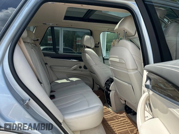 2016 BMW X5 xDrive40e z VIN 5UXKT0C52G0F74828, wystawiony jako Copart lot #58977975 z przebiegiem 122 045 mil mil oraz Czysty tytuł • Clean title. Historia ofert i sprzedaży dostępna na DreamBid. Obrazek 6.