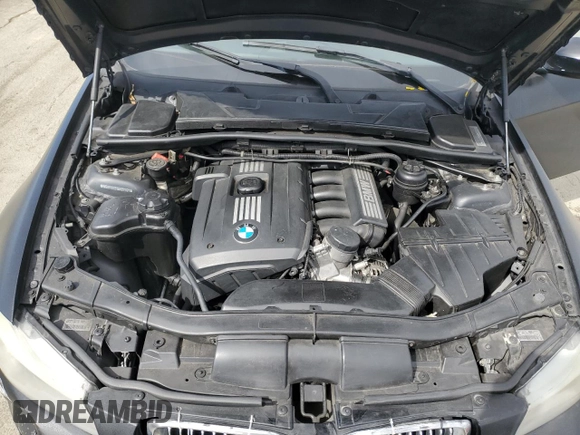 2011 BMW 3 Series 328i z VIN WBAPH7C51BA801991, wystawiony jako Copart lot #50096365 z przebiegiem 122 874 mil mil oraz Szkoda całkowita • Salvage title. Historia ofert i sprzedaży dostępna na DreamBid. Obrazek 11.