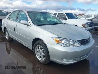 2002 Toyota Camry LE z VIN 4T1BE32KX2U057663, wystawiony jako IAAI lot #41744758 z przebiegiem 176 656 mil mil oraz . Historia ofert i sprzedaży dostępna na DreamBid. Obrazek 1.