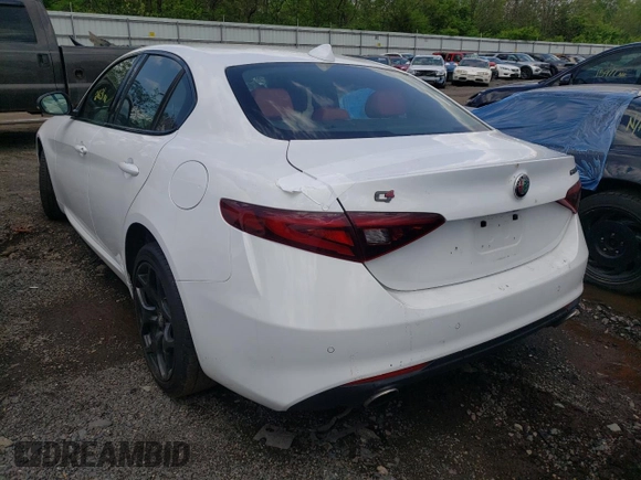 2021 Alfa Romeo Giulia with VIN ZARFANAN4M7644473, listed as a Copart auction lot 43827562 with 21,631 mi miles. Bid and sale history available at carsss.com. Image 3.