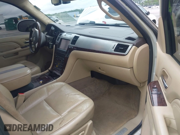 2011 Cadillac Escalade ESV Premium z VIN 1GYS4JEF9BR130075, wystawiony jako IAAI lot #42201585 z przebiegiem 237 607 mil mil oraz . Historia ofert i sprzedaży dostępna na DreamBid. Obrazek 5.