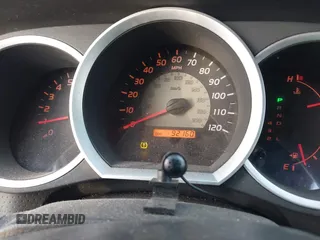 2006 Toyota Tacoma PreRunner z VIN 5TEJU62N06Z284114, wystawiony jako IAAI lot #41285658 z przebiegiem 92 160 mil mil oraz . Historia ofert i sprzedaży dostępna na DreamBid. Obrazek 7.