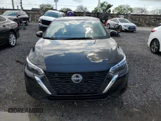 2024 Nissan Sentra S z VIN 3N1AB8BVXRY234397, wystawiony jako Copart lot #55658555 z przebiegiem 17 206 mil mil oraz Czysty tytuł • Clean title. Historia ofert i sprzedaży dostępna na DreamBid. Obrazek 5.