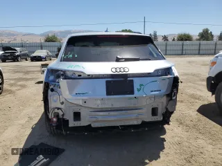 2022 Audi e-tron Premium Plus z VIN WA1LAAGE1NB046721, wystawiony jako Copart lot #60505985 z przebiegiem 23 143 mil mil oraz Szkoda całkowita • Salvage title. Historia ofert i sprzedaży dostępna na DreamBid. Obrazek 6.