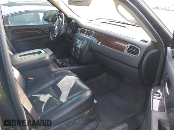 2011 GMC Yukon XL Denali with VIN 1GKS1MEF7BR271098, listed as a IAAI auction lot 42064073 with 218,601 mi miles. Bid and sale history available at carsss.com. Image 5.