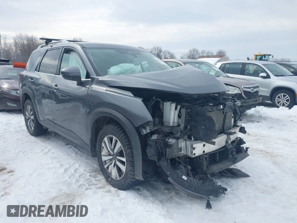 2022 Nissan Pathfinder SL z VIN 5N1DR3CC1NC264876, wystawiony jako IAAI lot #41638864 z przebiegiem 47 405 mil mil oraz . Historia ofert i sprzedaży dostępna na DreamBid. Obrazek 1.